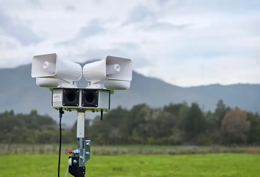 A loudspeaker unit beside a taxiway
