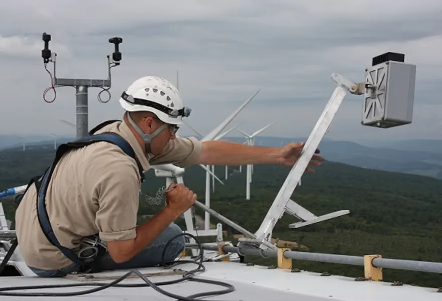 A control cabinet at the mast with the deterrent interface